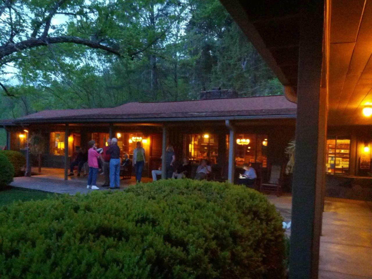 Hemlock Inn Bryson City Exterior photo